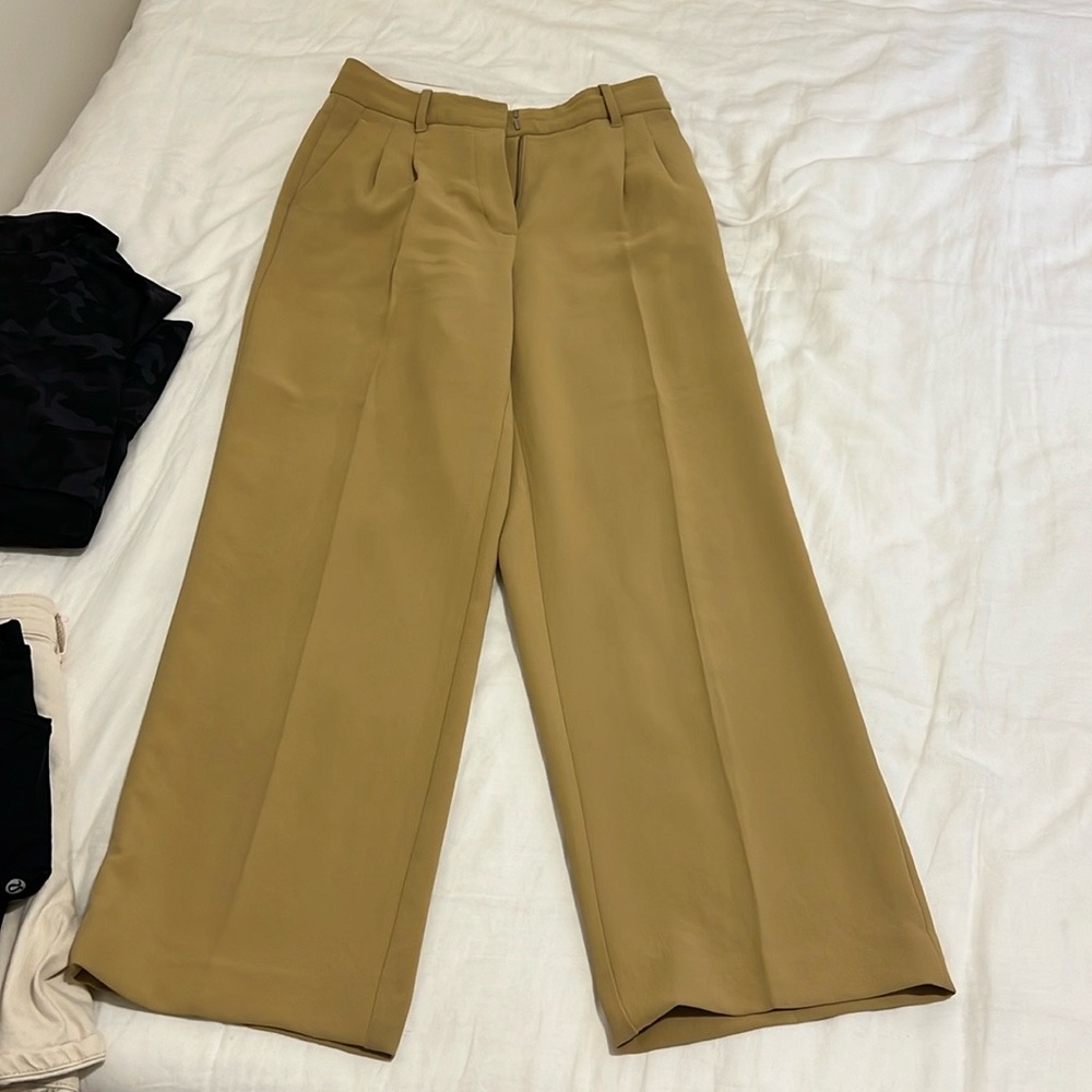 Aritzia effortless pants in sandy beige size 4